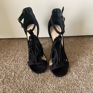 Never worn wild diva tassel heels black size 5. I’m usually a 5.5 these fit me.
